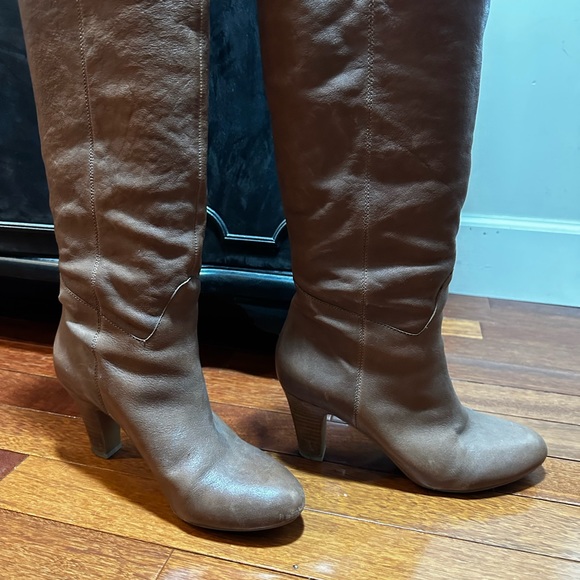 BCBG knee-high boots. Size 8M Taupe, leather (so soft)! Style: BG-ILIA. - Picture 3 of 16